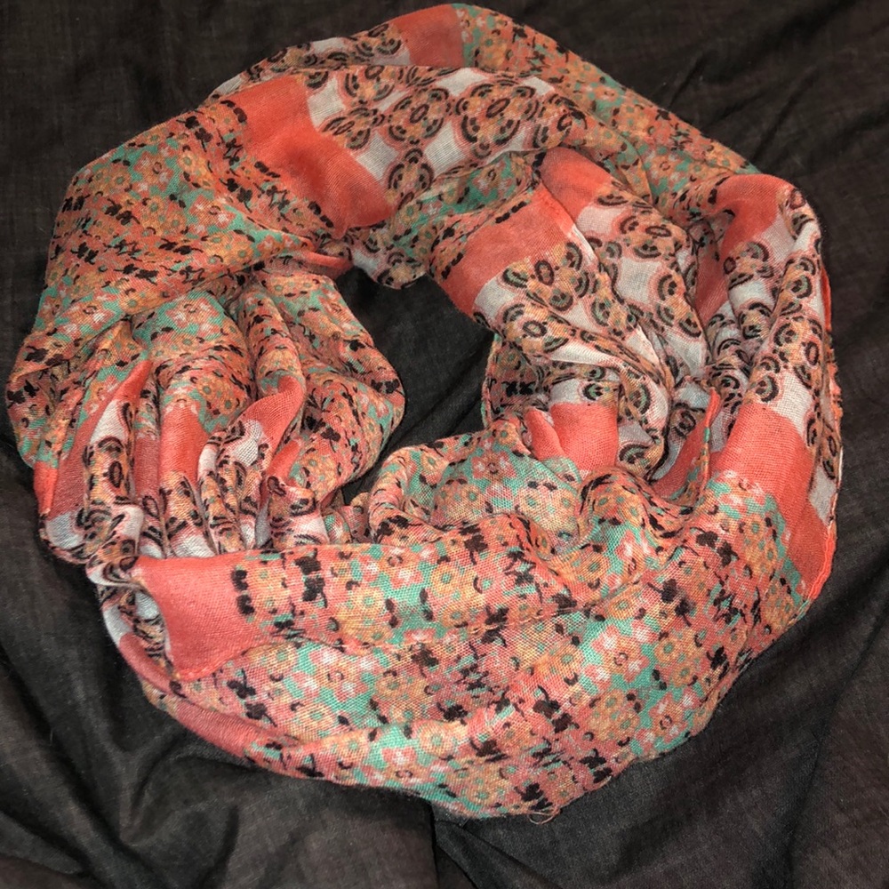 🌴🌴3 for $14 bundle! coral colored scarf🌴🌴